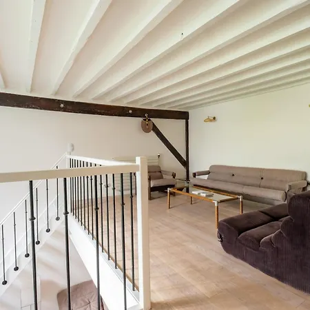Apartment Veeve - Soaring Ceilings, Wondrous Windows *