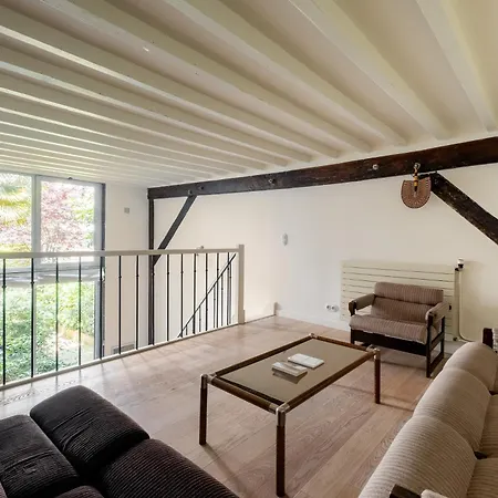Veeve - Soaring Ceilings, Wondrous Windows Paris