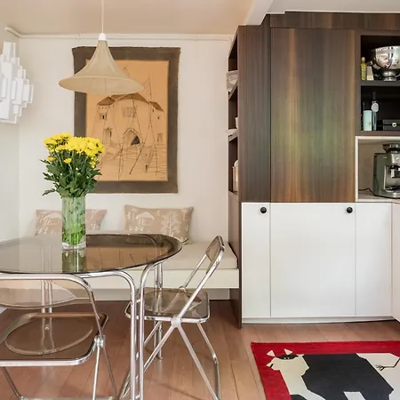 Veeve - Soaring Ceilings, Wondrous Windows Párizs