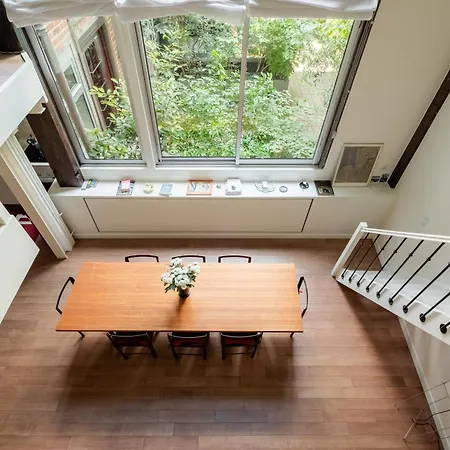 Veeve - Soaring Ceilings, Wondrous Windows Paris