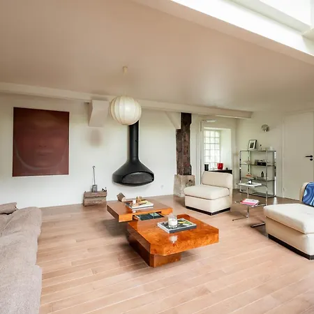 Apartment Veeve - Soaring Ceilings, Wondrous Windows