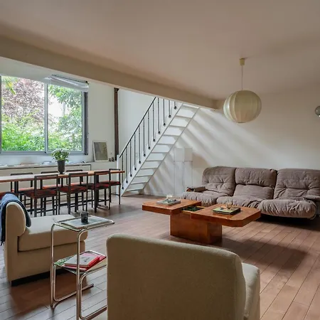 Veeve - Soaring Ceilings, Wondrous Windows *