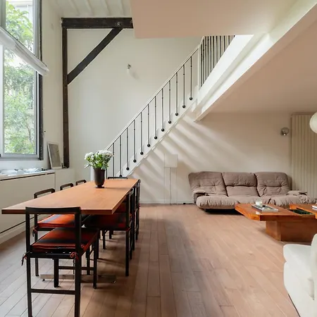 Apartment Veeve - Soaring Ceilings, Wondrous Windows Paris